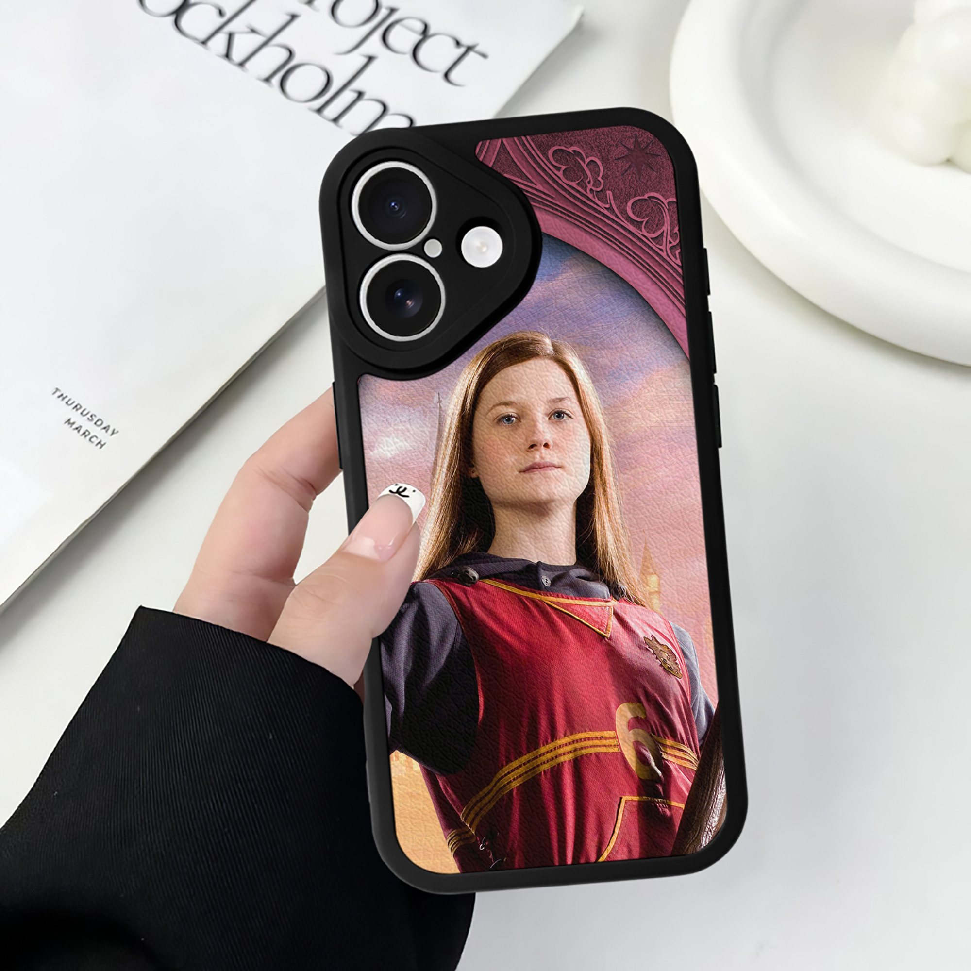 （画像用） Harry Potter ハリー・ポッターシリーズ 【iPhone 16シリーズ対応】シリコンスマホケース（レザー調） 材質：シリコン